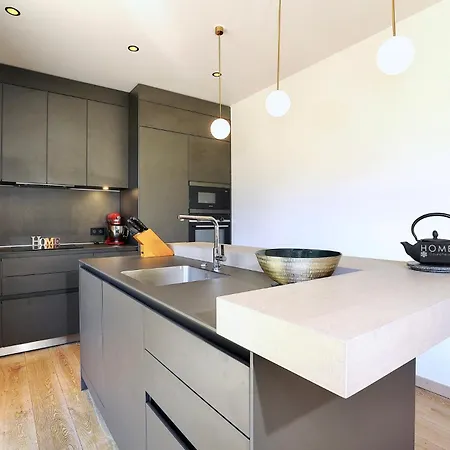 New Modern With Skis On Chalet *