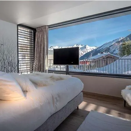 New Modern With Skis On Chalet *